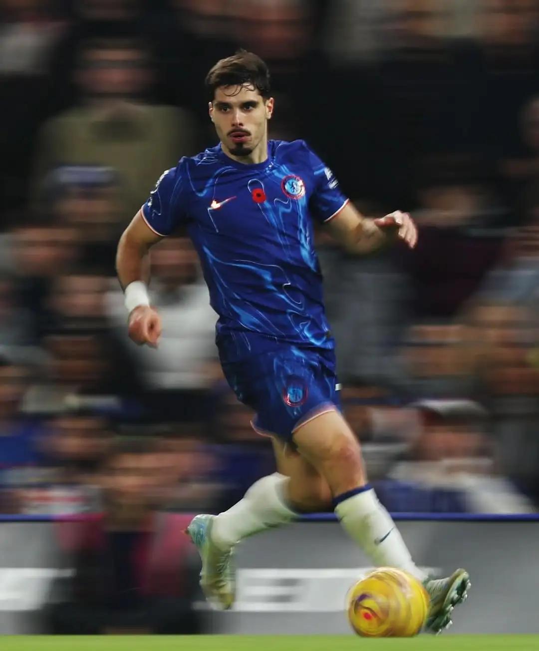 九游体育官网-蒂姆回归赛场，精彩发挥首场状态亮眼，切尔西观众沸腾！-九游体育官网