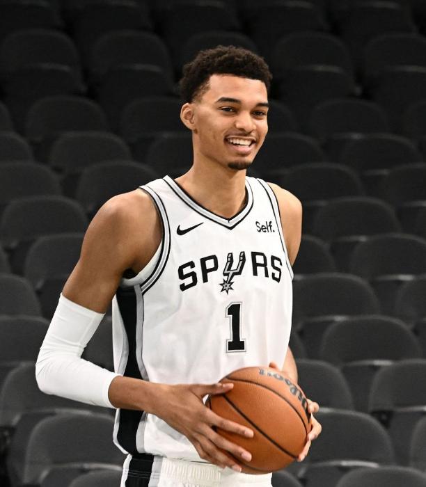 九游体育APP-莎拉波娃迎来五赛季出色发挥，曼联观众热烈欢呼！-九游体育APP